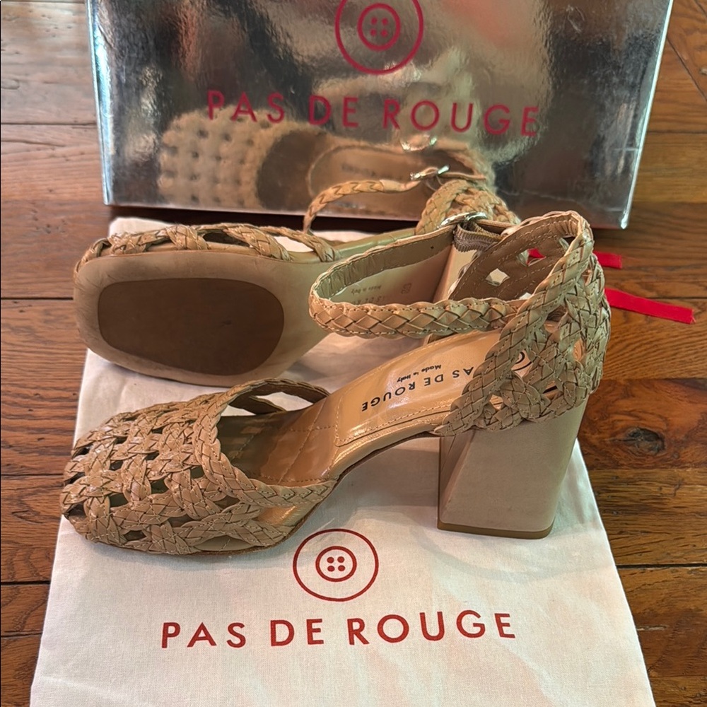 Pas de Rouge Tan Heels Elegant Design